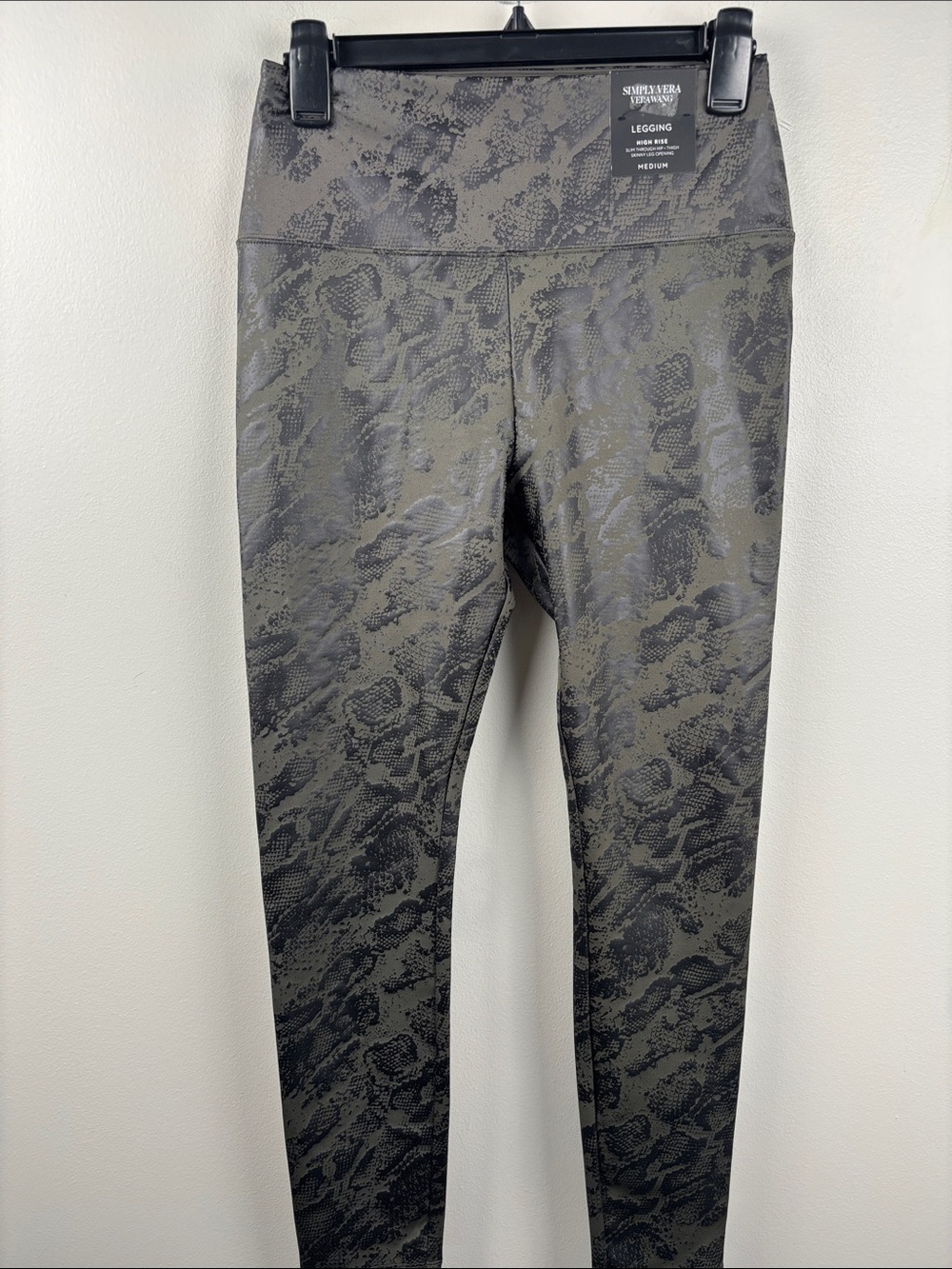 NWT Simply Vera Wang Olive and Black Snake Print High Rise Leggings Sz Medium